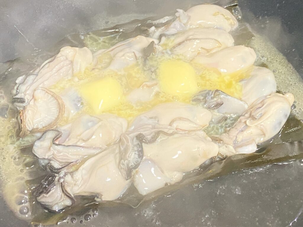 牡蠣の昆布バター蒸し